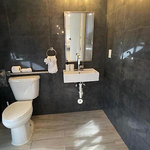Estudio con Cama King Adaptado para Discapacitados